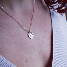 Load image into Gallery viewer, Floral Necklace for Stepmum, Stepmother Gift, Message Card Poem Bonus Mum, Mothers day Gift Second Mum, Floral Necklace, Gold Flower Gift