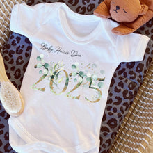 Load image into Gallery viewer, Baby Due 2025 Babygrow, Baby Coming 2025 Sleepsuit, baby girl hospital coming home outfit, Newborn Pregnancy Announcement Vest, New Mum Gift
